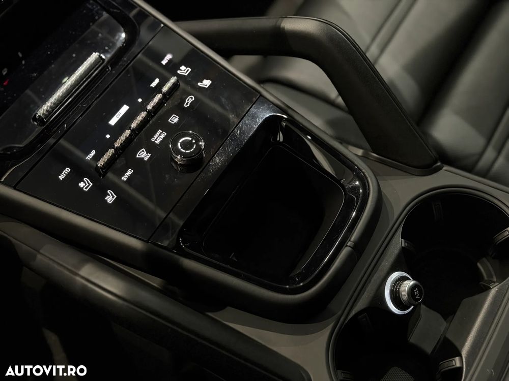 Porsche Cayenne - 21