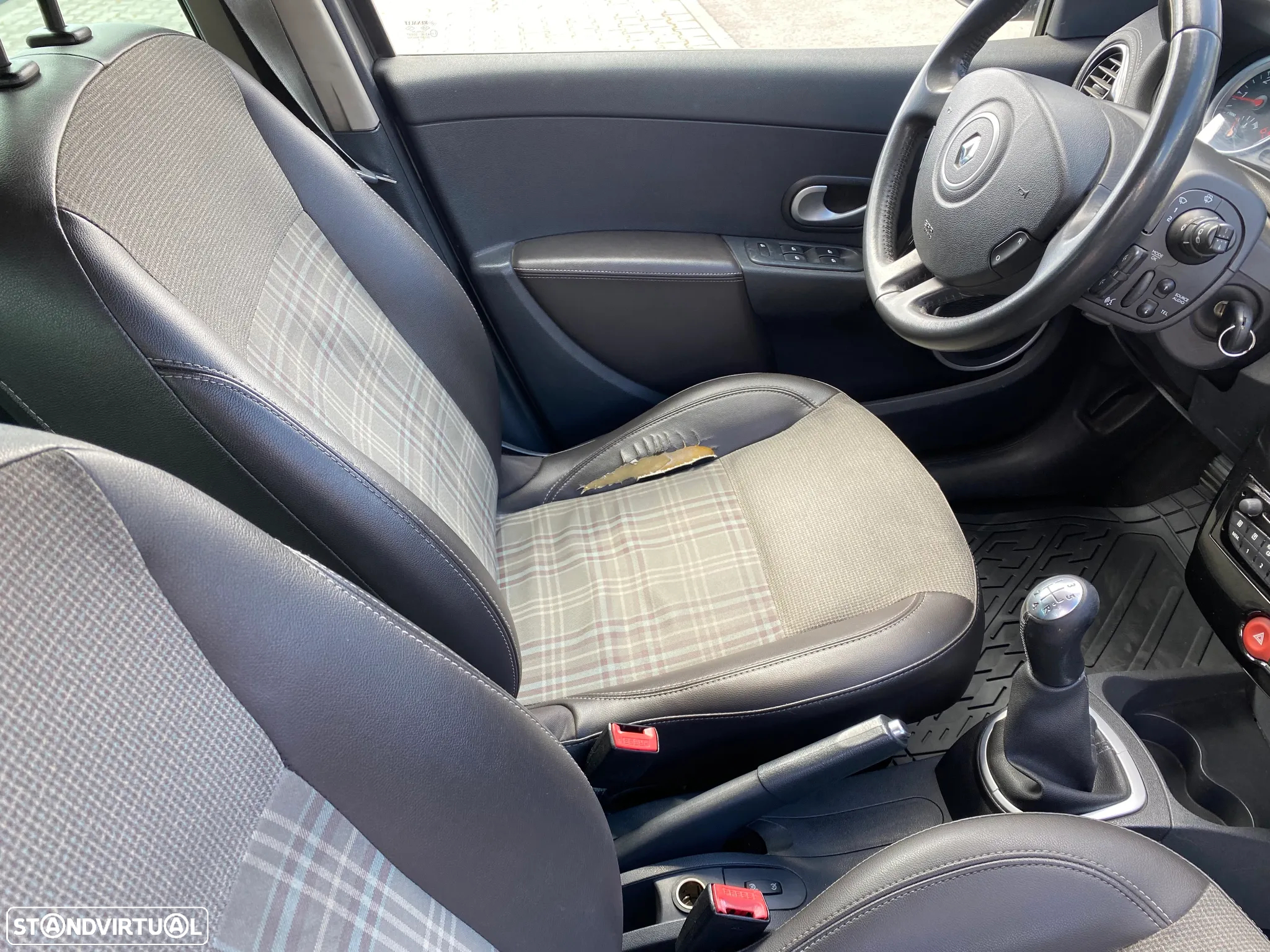 Renault Clio Break 1.5 dCi Dynamique S - 17