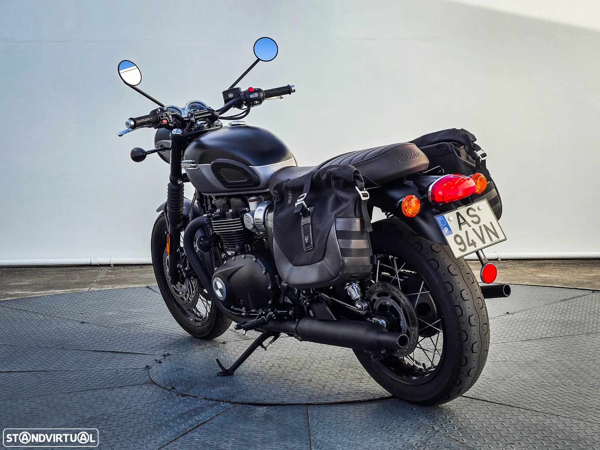 Triumph Bonneville T120 Black - 6