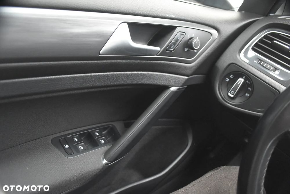 Volkswagen Golf - 24