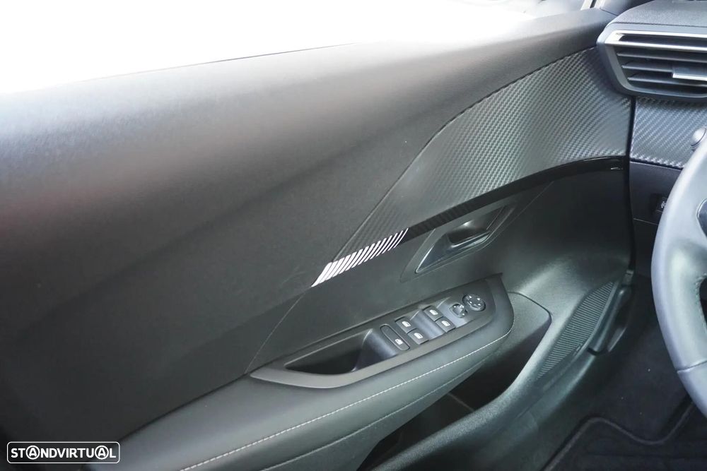 Peugeot 208 - 10