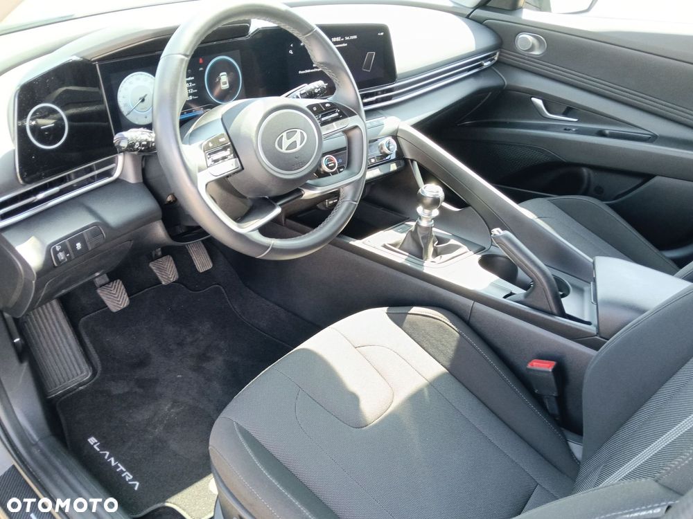 Hyundai Elantra 1.6 Smart - 15