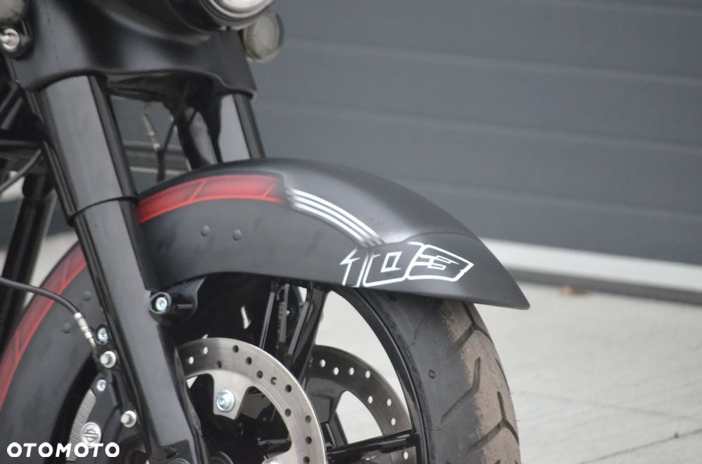 Harley-Davidson Touring Street Glide - 39