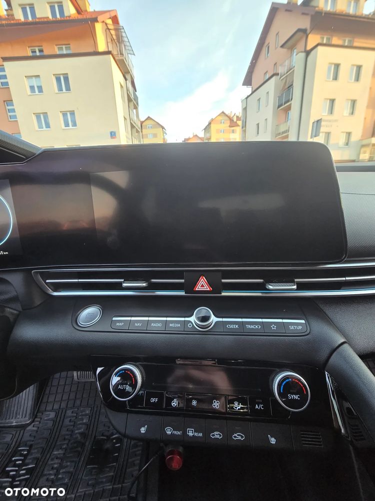 Hyundai Elantra 1.6 Executive CVT - 16