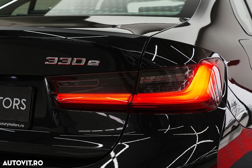 BMW Seria 3 330e Aut. - 25
