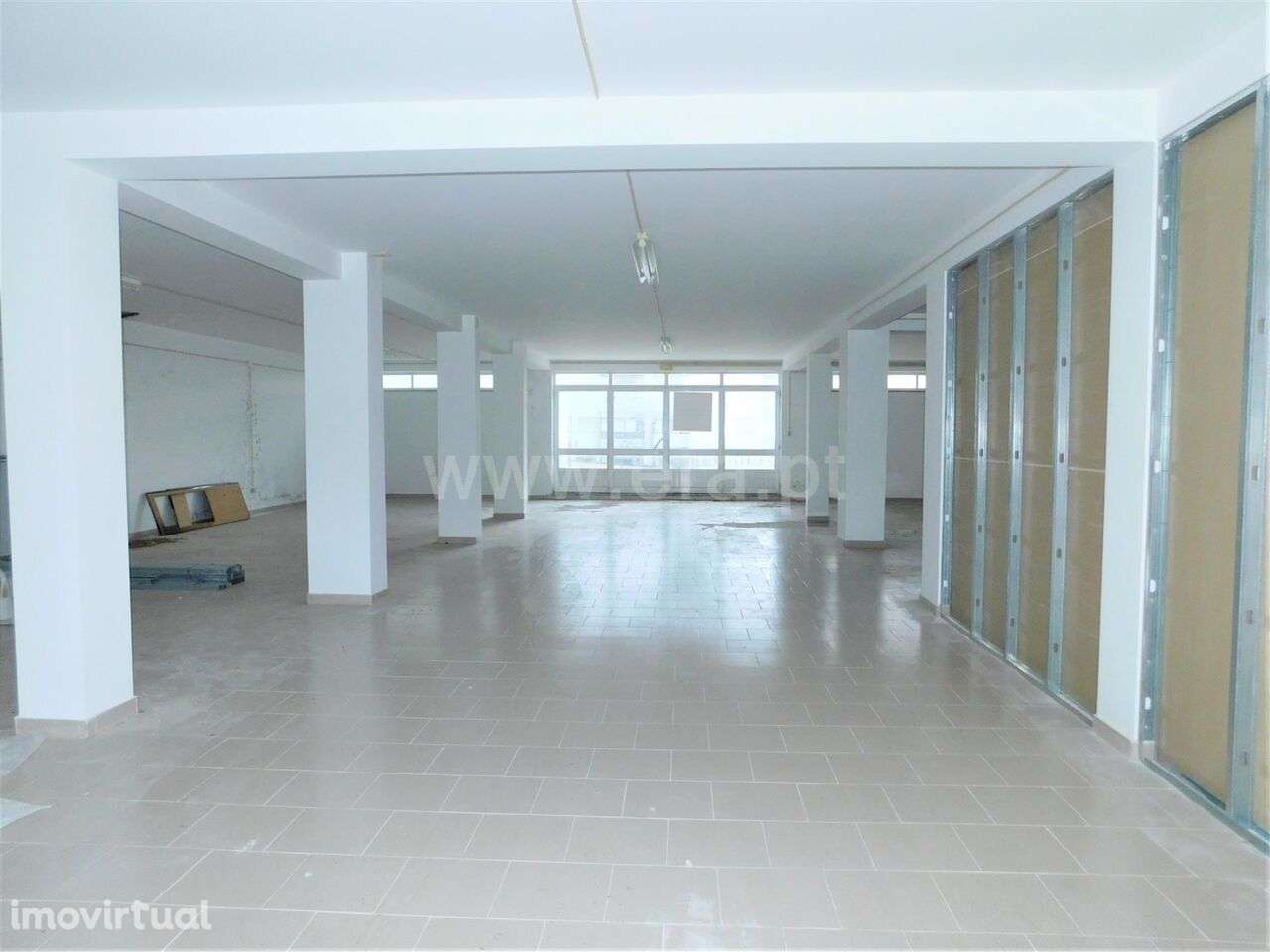 Garagem / Seia, Seia, São Romão e Lapa dos Dinheiros - Grande imagem: 2/5