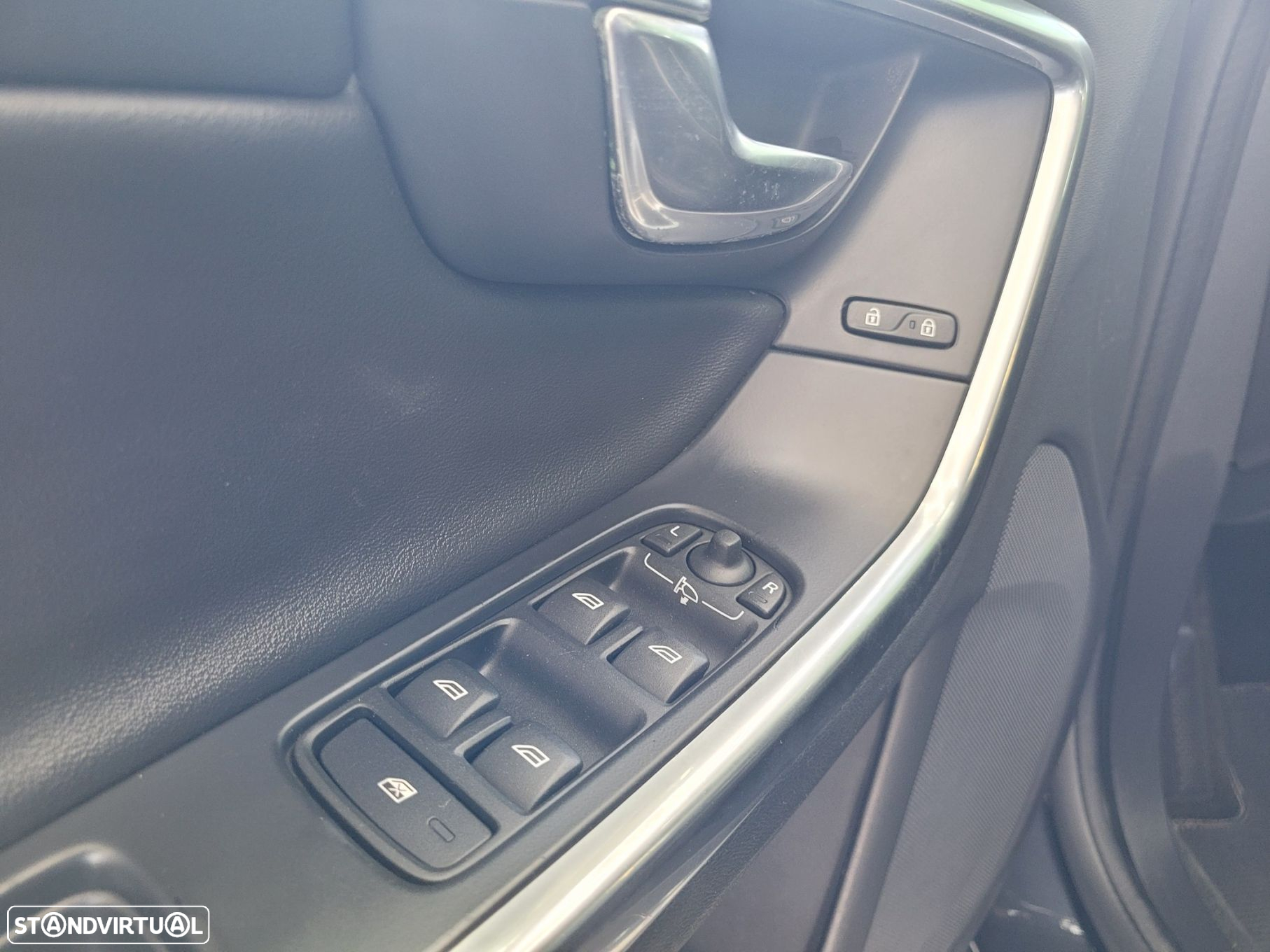 Volvo V60 2.4 D6 R-Design AWD Phev - 38