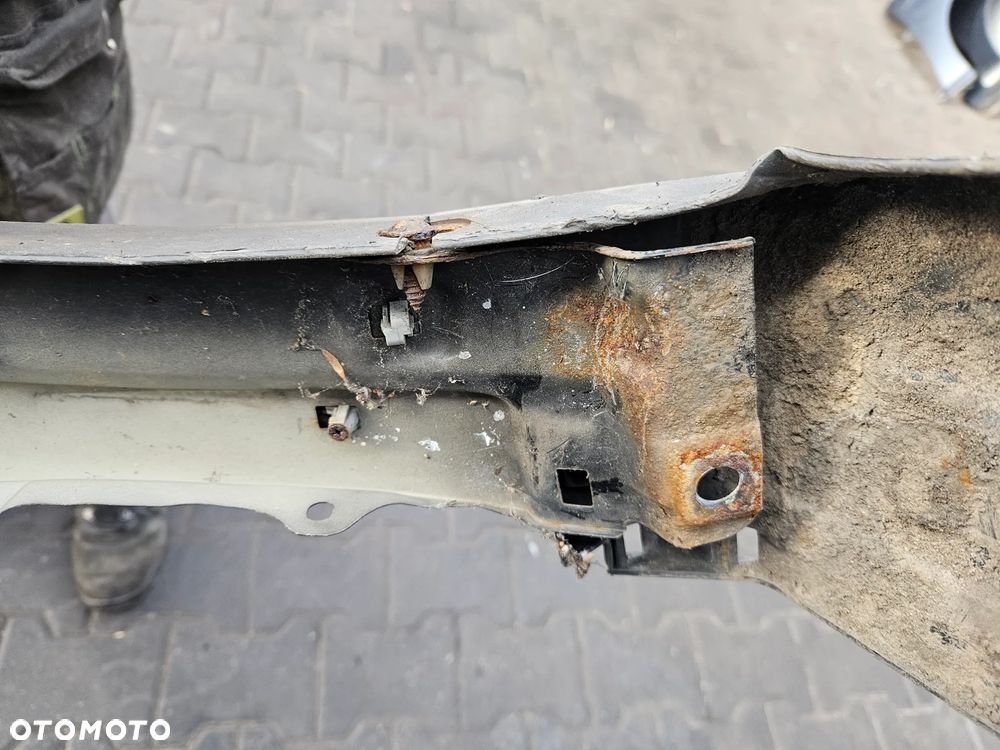 Kia Sorento II 2 błotnik przód przedni  lewy  EB - 4