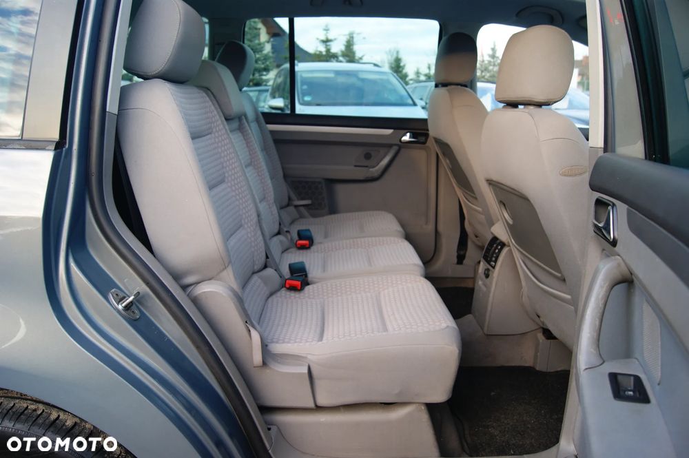 Volkswagen Touran 2.0 TDI Highline - 16