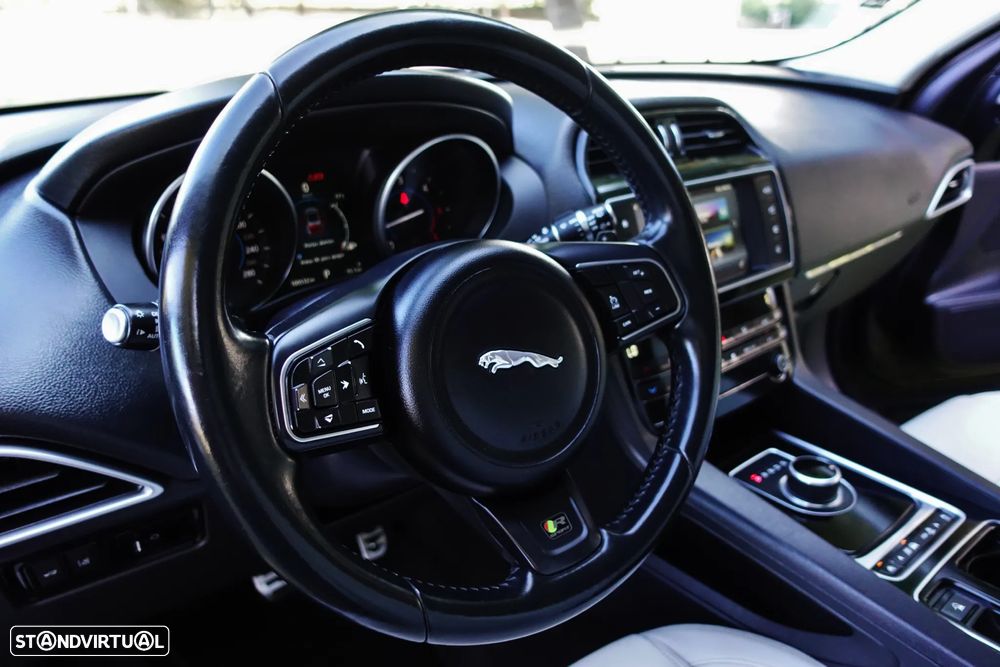 Jaguar F-Pace 2.0 i4D R-Sport Aut. - 35