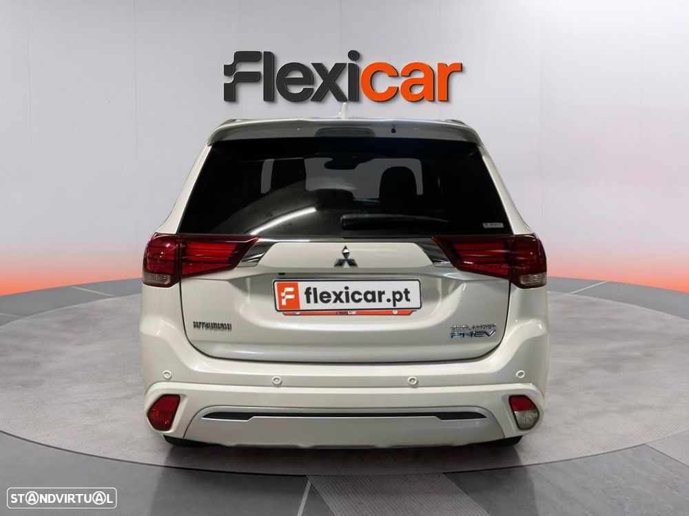 Mitsubishi Outlander - 4