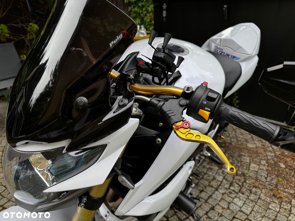 Suzuki GSR - 10