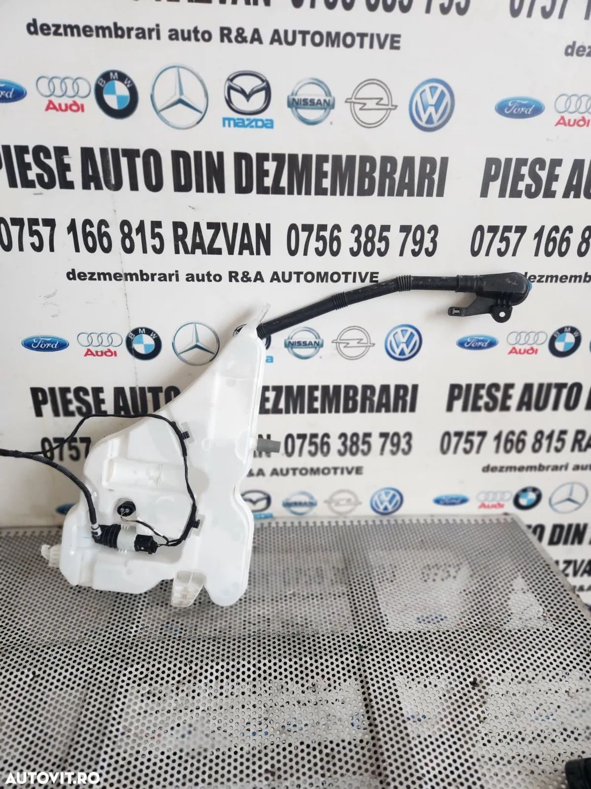 Bidonas Vas Lichid Parbriz Bmw G20 G21 G42 Dezmembrez Bmw G42 Cod  - Dezmembrari Arad - 1