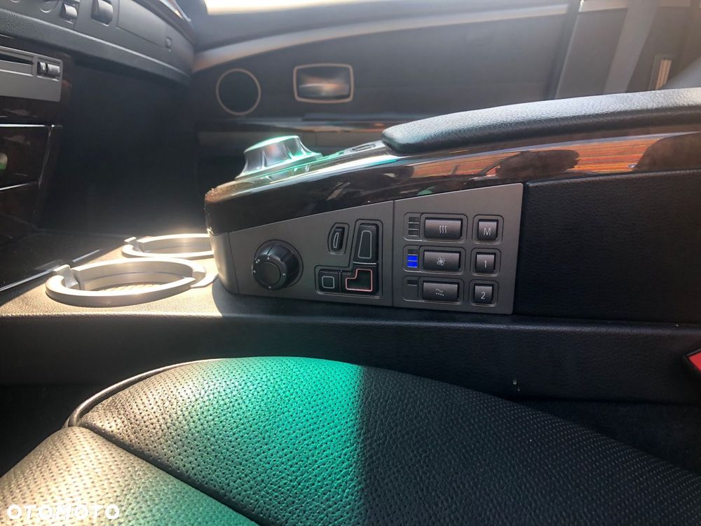 BMW Seria 7 745i L - 6
