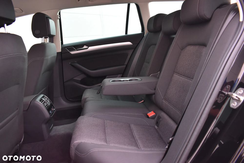 Volkswagen Passat - 24