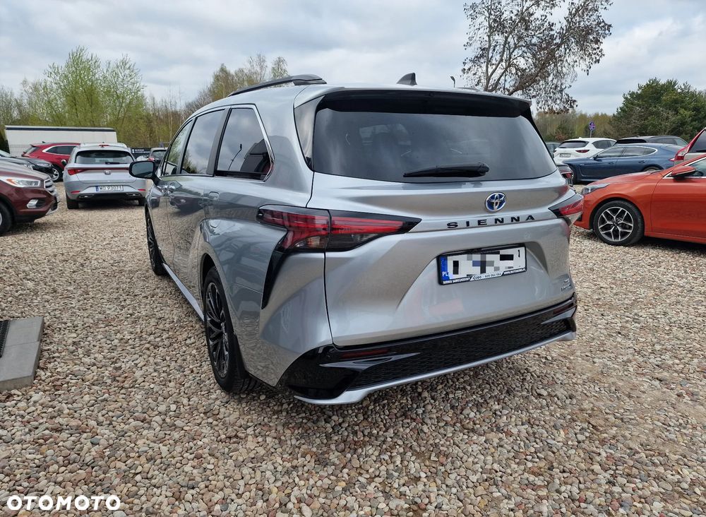 Toyota Sienna - 9