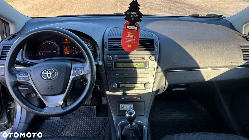 Toyota Avensis - 12