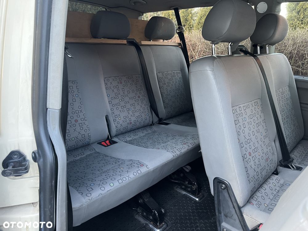 Volkswagen Transporter Shuttle Lang - 13