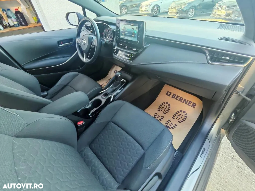 Toyota Corolla 1.8 Hybrid Comfort - 17