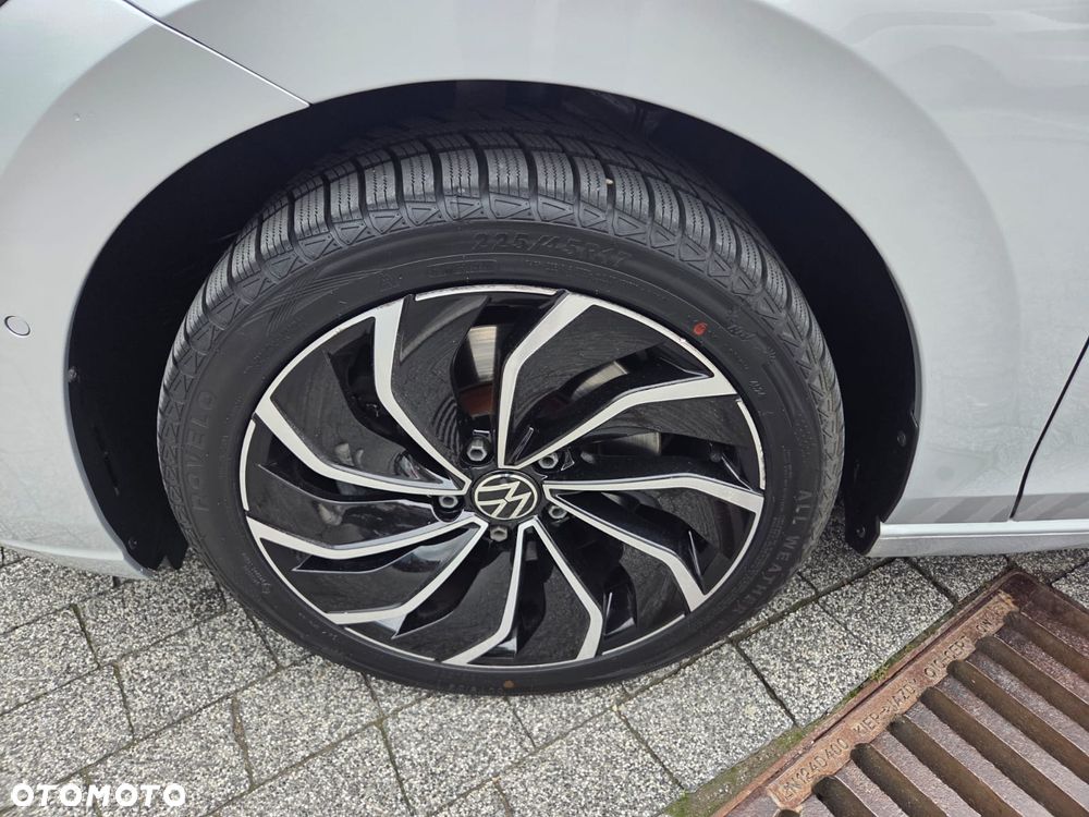 Volkswagen Golf 2.0 TDI SCR 4Motion DSG IQ.DRIVE - 11