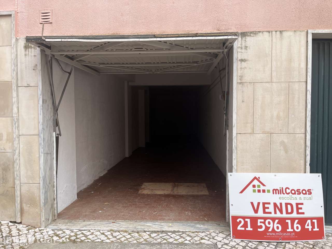 Garagem de 44 m² para 3 Viaturas em Massamá – Excelente Investimento - Grande imagem: 2/24