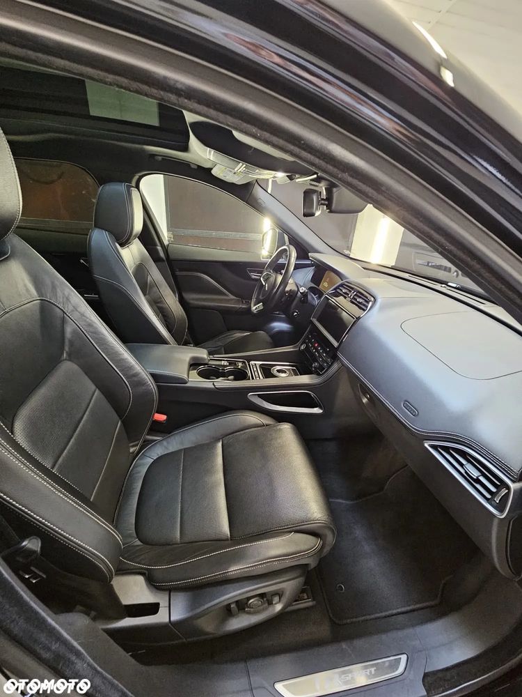 Jaguar F-Pace 35t AWD Prestige - 28
