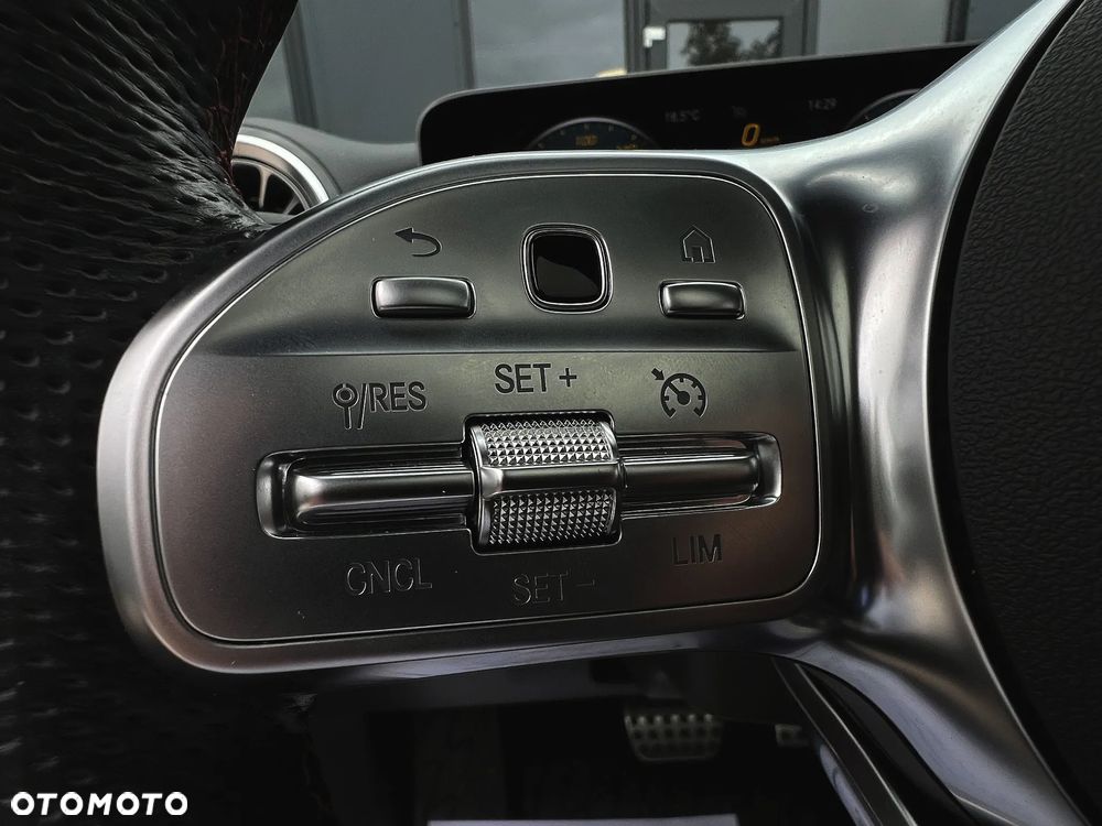 Mercedes-Benz Klasa A 220 4-Matic AMG Line 7G-DCT - 31