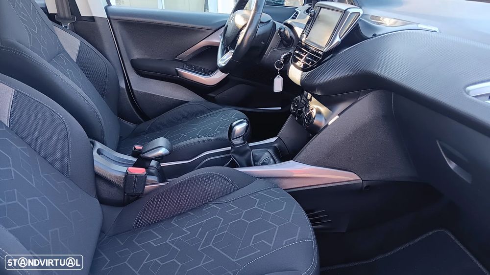 Peugeot 2008 1.2 PureTech Style - 24