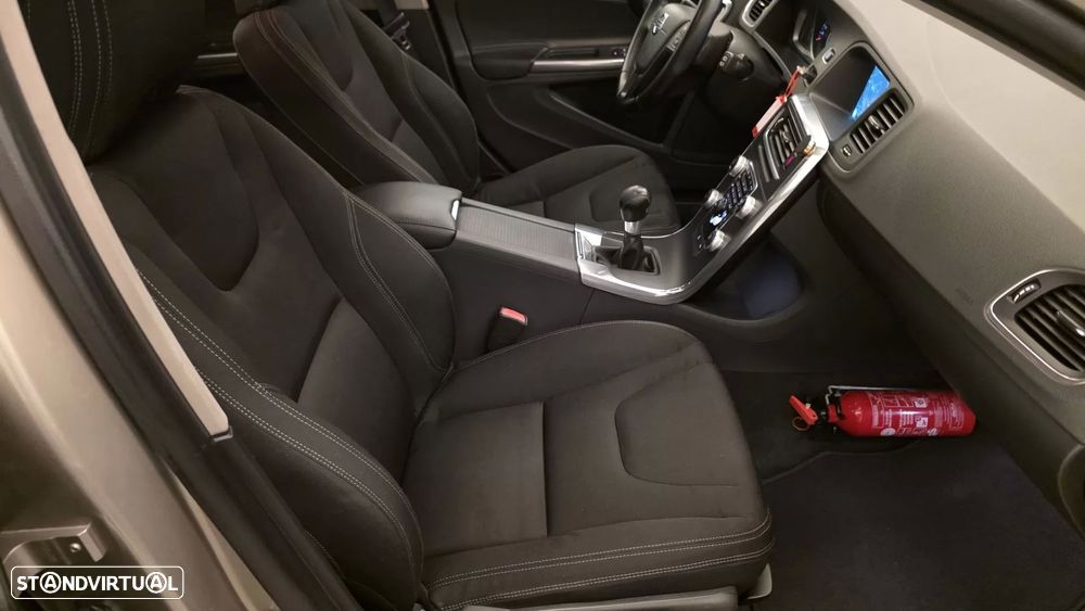 Volvo V60 1.6 D2 Momentum Eco - 52