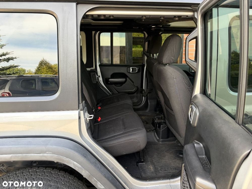 Jeep Wrangler - 13