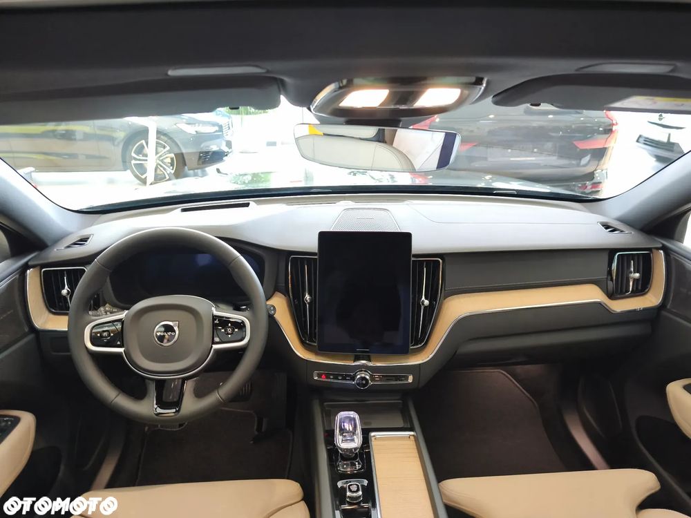 Volvo XC 60 B5 B AWD Plus Dark - 8