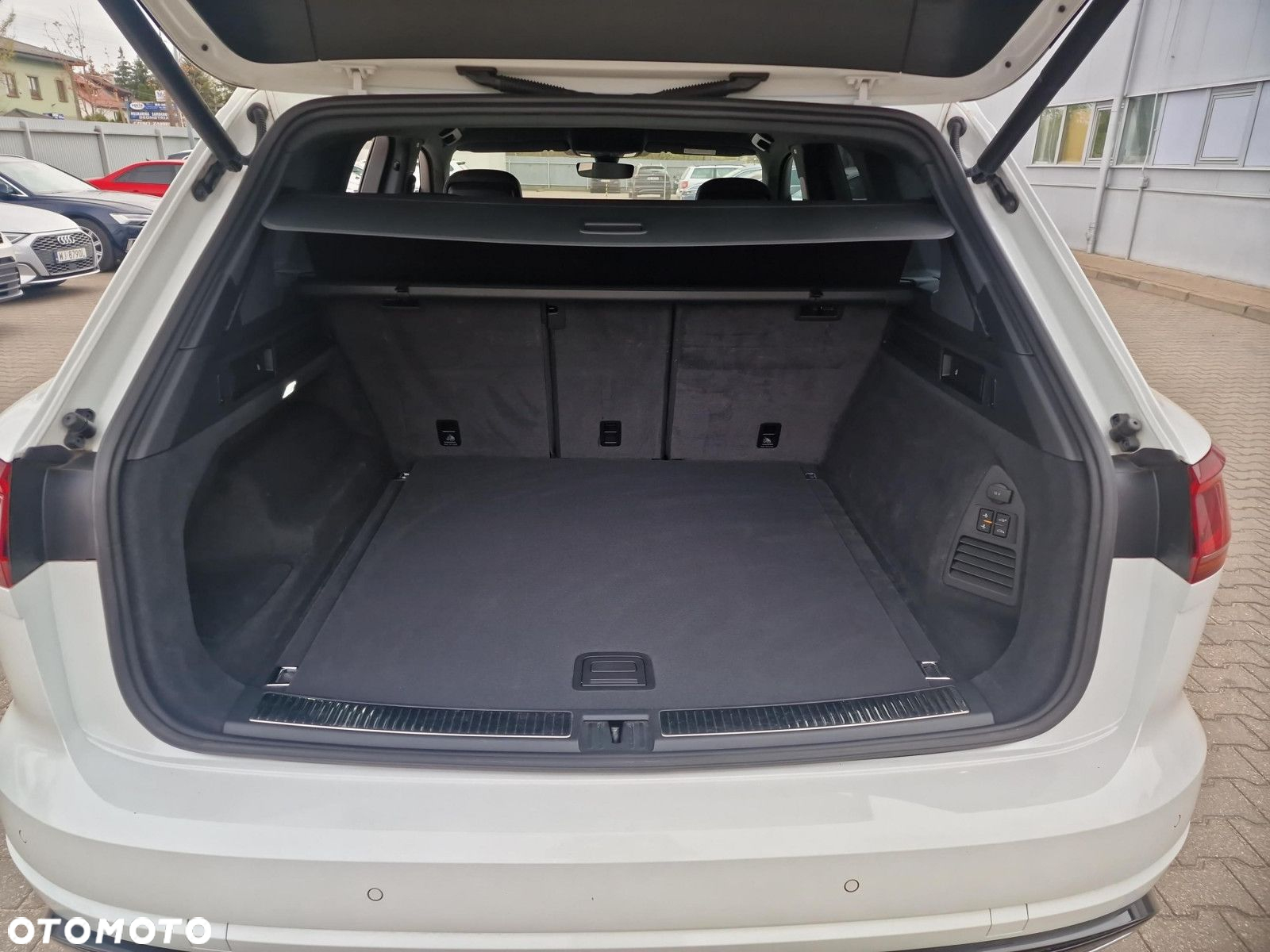 Volkswagen Touareg 3.0 V6 TDI SCR 4Mot R-Line - 23