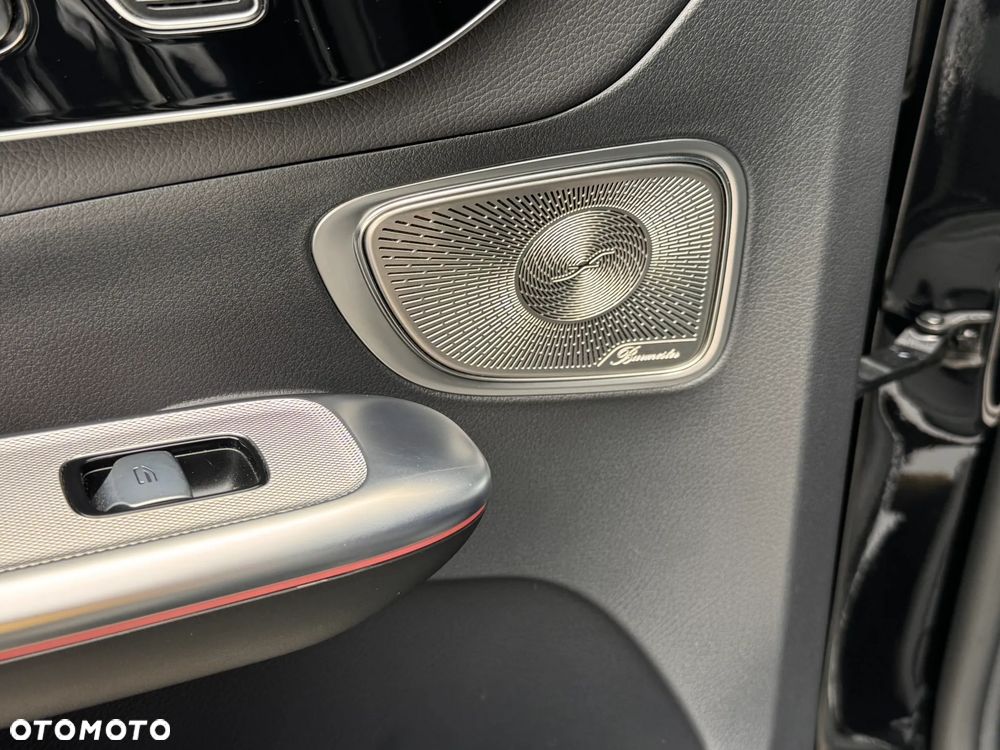 Mercedes-Benz GLC 300 e 4-Matic AMG Line - 24