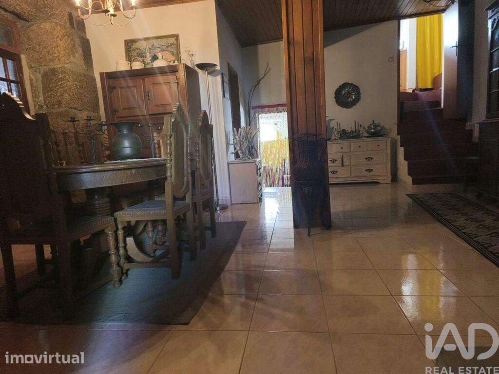 Moradia bi-familiar T5 em Paranhos de 236,84 m2 - Grande imagem: 2/40