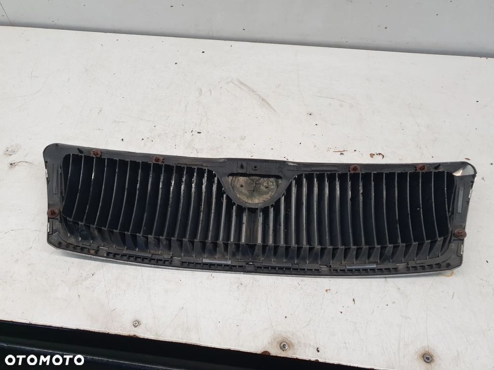 Skoda Octavia 2 Sedan GRILL ATRAPA CHROM 1Z0853668 - 4