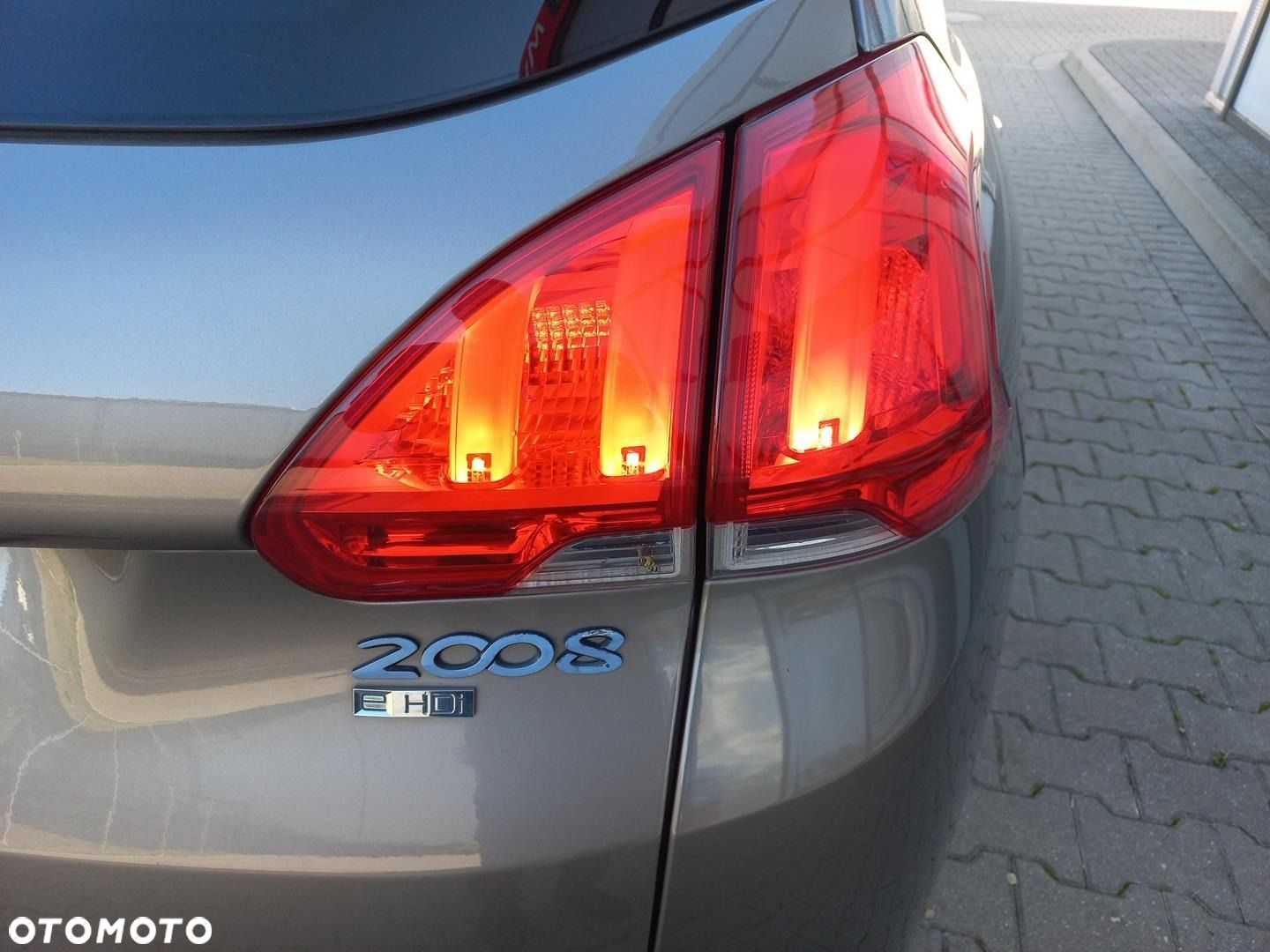 Peugeot 2008 1.6 e-HDi Style S&S - 26