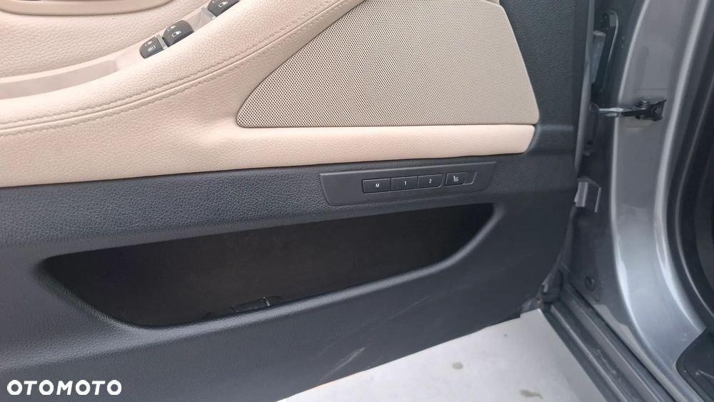 BMW Seria 5 535i xDrive - 14