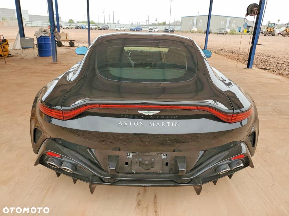 Aston Martin Vantage - 6