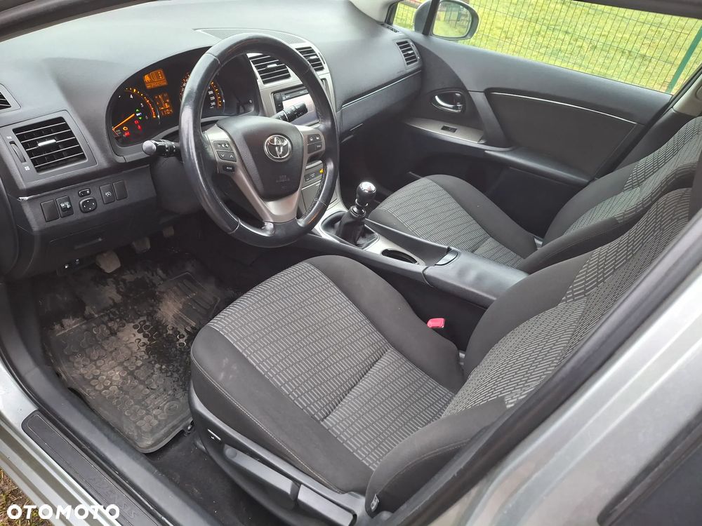 Toyota Avensis 2.0 D-4D - 11