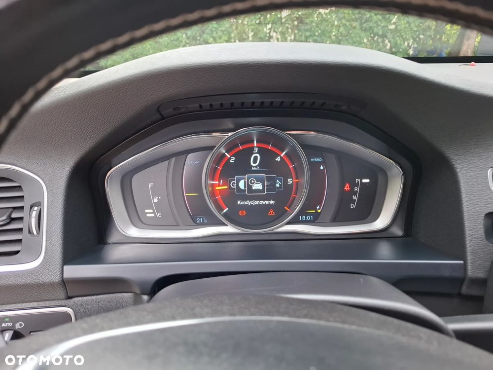 Volvo V60 D6 AWD Plug-in Hybrid Momentum - 16