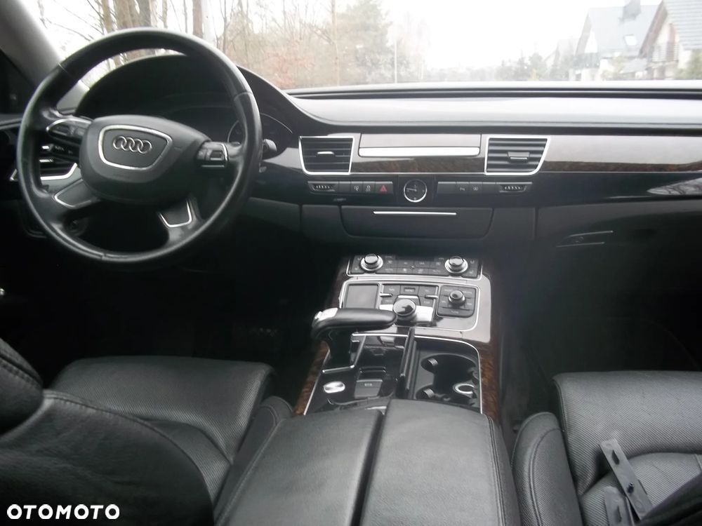 Audi A8 4.2 L Quattro - 13