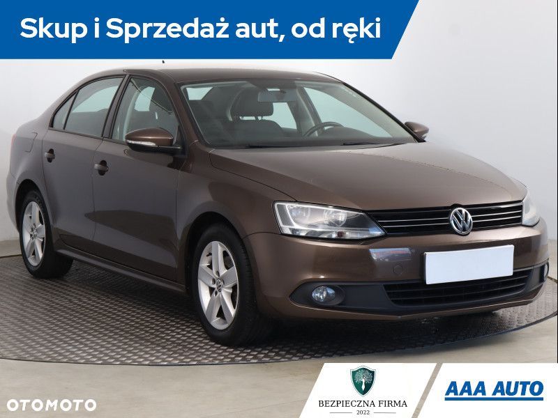Volkswagen Jetta - 2
