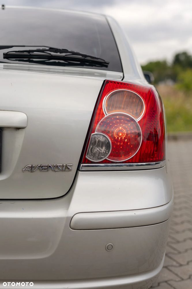 Toyota Avensis 2.0 VVT-i Executive - 9