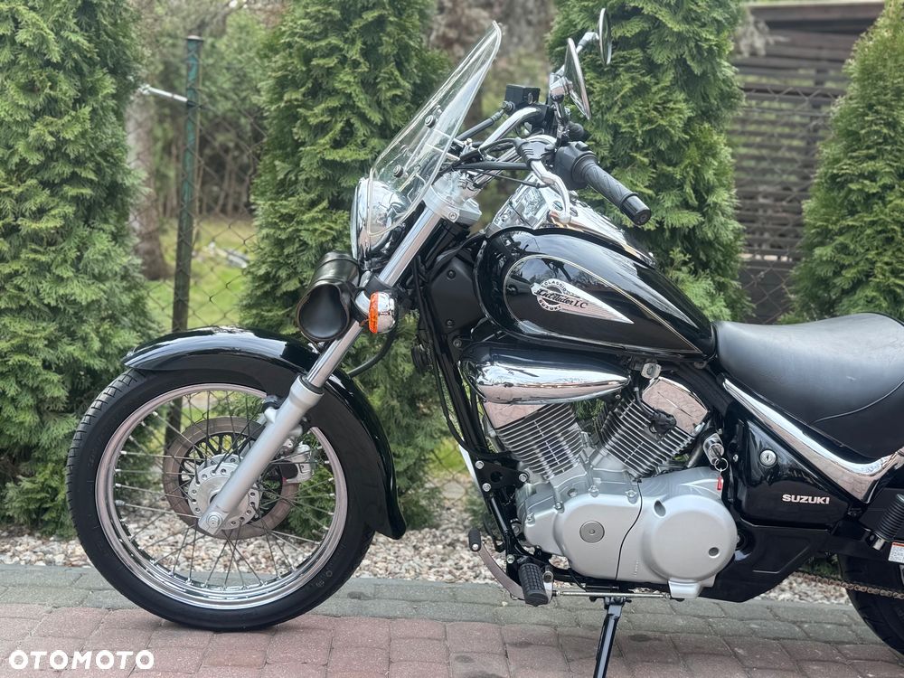 Suzuki Intruder - 12