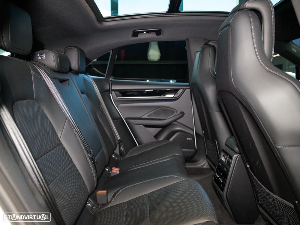 Porsche Macan Electric 4 - 34