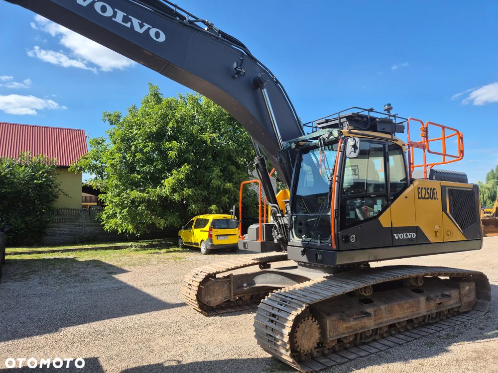 Volvo EC 250 EL - 12