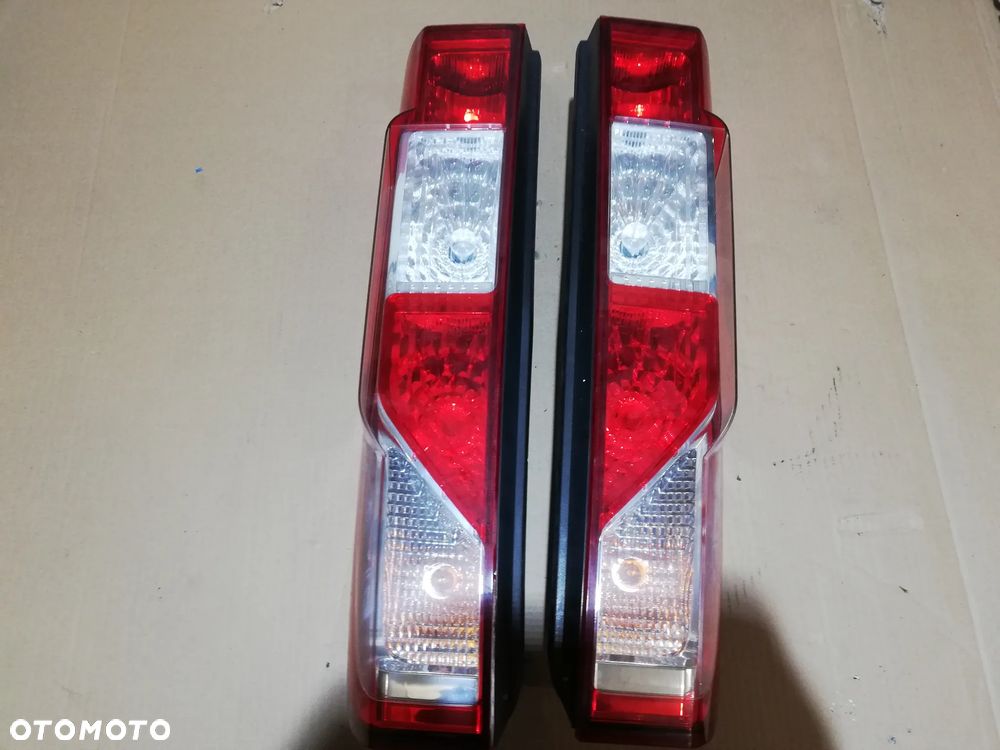 RENAULT MASTER IV 20 ROK LAMPA TYŁ LEWA PRAWA - 1