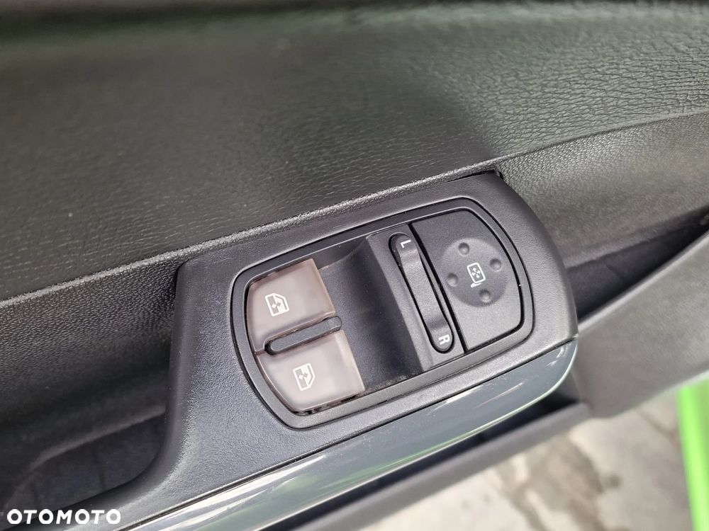 Opel Corsa 1.4 16V Cosmo - 21