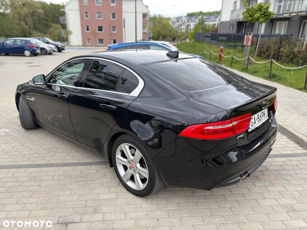 Jaguar XE 2.0 T Prestige - 6