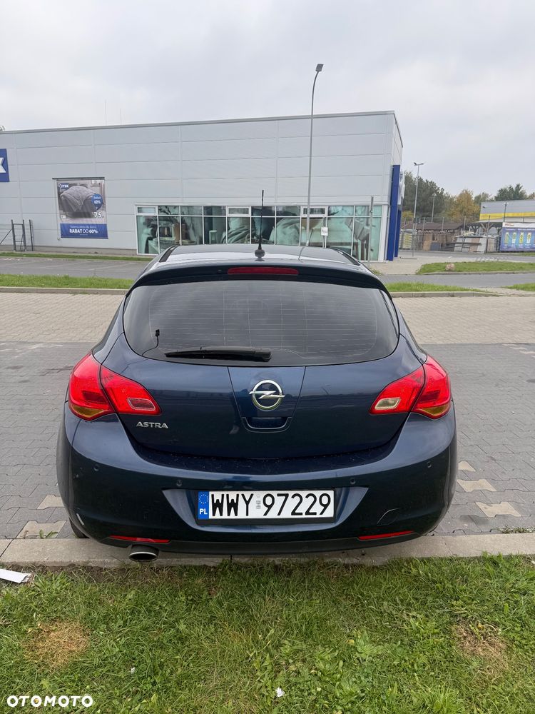 Opel Astra 2012 photo 3